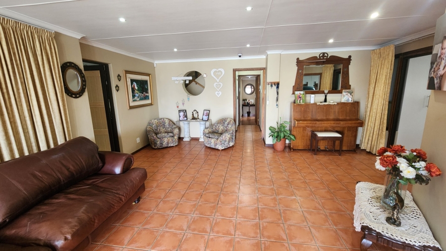 7 Bedroom Property for Sale in Bayview Western Cape